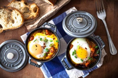 easter brunch menu ideas Cocette Recipes, Staub Mini Cocotte, Mini Cocotte Recipe, Savory Brunch Recipes, Cocotte Recipe, Scramble Eggs, Cast Iron Pans, Sun Dried Tomato Sauce, Eggs Recipes