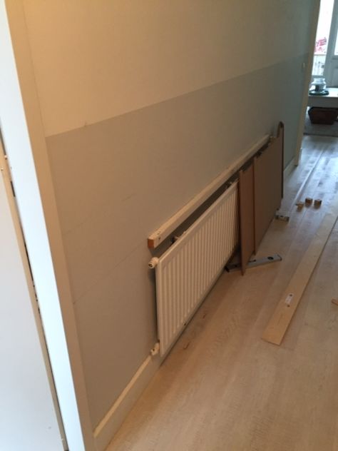 Een radiator ombouw zelf maken hoeft niet moeilijk te zijn. Volg onze tips en je krijgt het mooiste resultaat voor weinig geld! Enjoy en succes! Diy Radiator Cover, Home Radiators, Radiator Cover, Southern Home, Living Room Colors, Furniture Inspiration, Tips Tricks, Room Colors, Home Staging