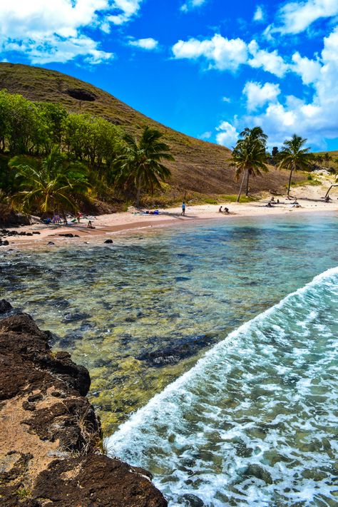 Anakena Beach - Easter Island, Chile Easter Island Chile, Chile Travel, Sandy Shores, Easter Island, Remote Island, Destination Voyage, Travel South, South America Travel, Most Beautiful Beaches