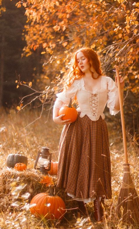 Autumn witch aesthetic Insta : AnnesVintageDiary Skirt : Son de Flor #cottagecore #autumn #vintageautumn #october #vintage Witch Inspired Outfit, Antique Cottagecore, Cottagecore Inspiration, Cottagecore Aesthetic Outfits, Cottagecore Autumn, Autumn Cottagecore, Autumn Outfit Inspo, Linen Skirts, Aesthetic Outfits Vintage