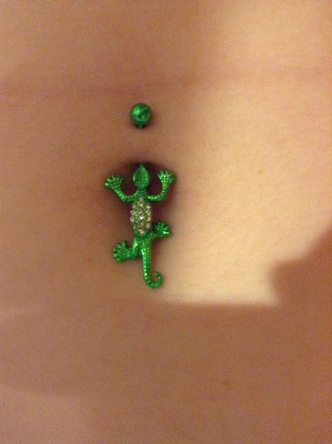 Green Lizard, Belly Button Piercings, Belly Piercings, Bellybutton Piercings, Belly Button Piercing Jewelry, Belly Piercing Ring, Belly Piercing Jewelry, Pretty Ear Piercings, Belly Button Jewelry