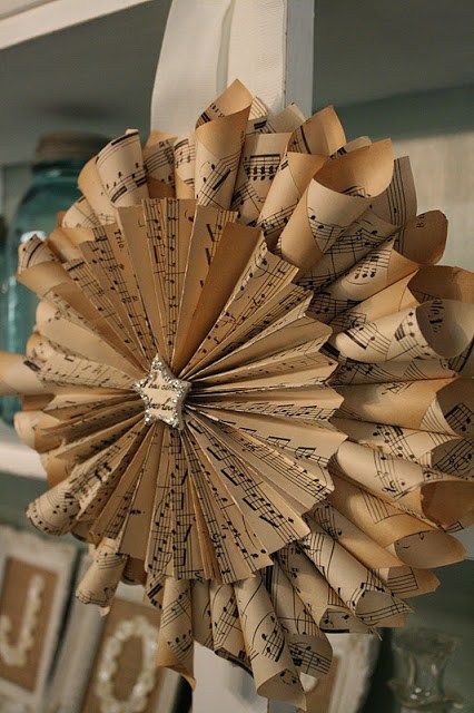 Stary Papier, Sheet Music Crafts, Book Page Wreath, Book Page Crafts, Music Crafts, Paper Wreath, Paper Cones, Vintage Sheet Music, Vintage Sheets