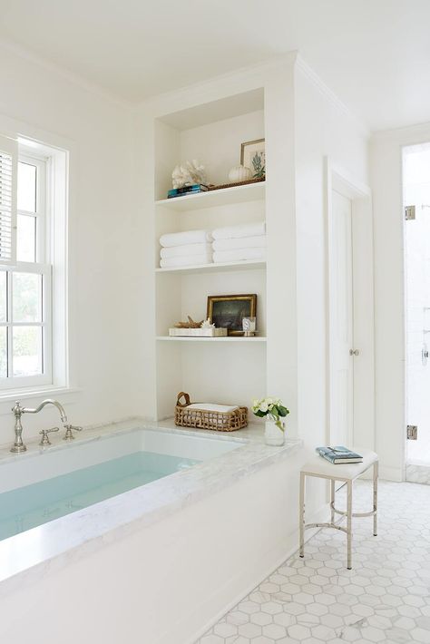 25 Best Built-in Bathroom Shelf and Storage Ideas for 2019 Niche Shelves, Bathtub Shelf, Built In Bathtub, Built In Bath, Minimalist Shelves, Large Tub, Stylish Interior Design, Bad Inspiration, Tub Surround