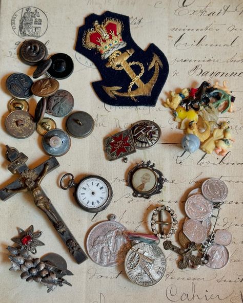 Little lovelies, coming to the shop soon! #trinkets #antiques #vintage #collections Antique Trinkets, Vintage Trinkets, Vintage Aesthetic, Antique Collection, Home Decor