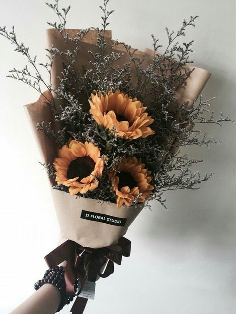 pinterest · @chloedebus Wedding Flowers Wildflowers, Flower Bucket, Flowers Bouquet Gift, How To Wrap Flowers, Trendy Flowers, Deco Floral, Arte Floral, Amazing Flowers, Love Flowers