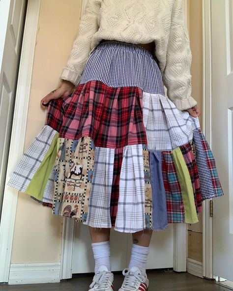 Patchwork plaid midi skirt raw hem Price: 89,99$ 🎀 Tracked and fast shipping 🎀 Discount on bundles Sizing: Will fit best sizes m Length from waist to bottom: 31 » Waist: 28 » stretches to 30 » Size of the model: Waist: 27 » Height: 5’5 Bust: 34.5 » / 32DDD ** Most pieces are made with vintage fabrics so they can have minor imperfections. Very noticeable imperfections will be shown in the pics. I try to wear bright undergarments to show to opacity of the piece. Keywords: Coquette Ruf... Patchwork Skirt Pattern, Skirt Pattern Free, Plaid Midi Skirt, Patchwork Skirt, Vintage Fabrics, Shirt Skirt, Skirt Pattern, Plaid Shirt, Free Pattern