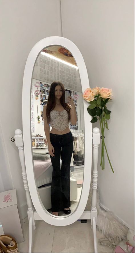 Fully Body Mirror, Coquette Room Mirror, Coquette Full Body Mirror, Aesthetic Full Length Mirror, Full Length Mirror In Bedroom Aesthetic, Aesthetic Full Body Mirror, Full Body Mirror Aesthetic, Full Body Mirror Bedroom Ideas, Full Body Mirror Bedroom