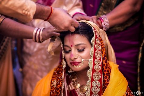 Sindoor Moment, Wedding Photography Poses Bridal Party, Wedding Knot, Bride Head, Mehndi Ceremony, Bengali Wedding, Wedding Marketing, Wedding Planning Services, Wedding Function