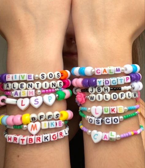 5sos bracelets 2023 tour 💜 5sos Tour Outfit Ideas 2023, 5sos Bracelets Diy, 5sos Beaded Bracelets, 5 Seconds Of Summer Bracelet, 5sos Concert Outfit 2023, 5sos Jewelry, 5sos Bracelet Ideas, 5sos Friendship Bracelet, 5sos Concert Outfit Ideas 2023