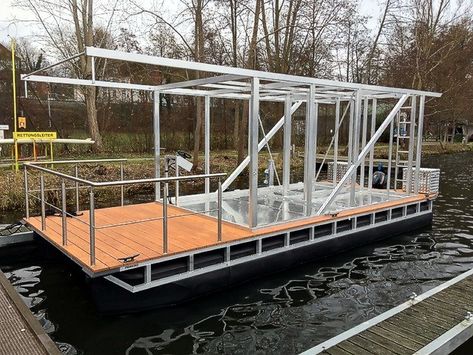 Pontoon Houseboats For Sale, Pontoon Boat Party, Small Houseboats, Pontoon Houseboat, House Boats For Sale, Pontoon Dock, Shanty Boat, Dock House, Houseboat Living