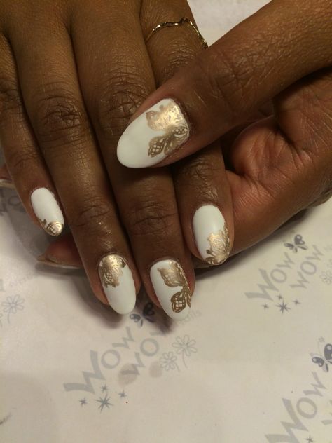 White Hawaiian Nails, Hawaiian Nails, Matte White Nails, White Nails With Gold, Nails With Gold, Wow Nails, Junior Prom, Jr Prom, Nail Art Salon