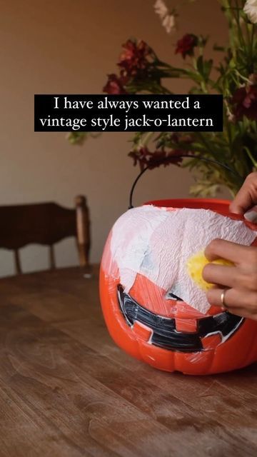 ᴛʜᴇ ʜᴏʀʀᴏʀ ɢᴀʟʟᴇʀʏ on Instagram: "Vintage style jack-o-lantern 🎃 🎥: @sibster inspired by @jparkerdesign" Diy Vintage Halloween Pumpkin, How To Papier-mâché, Diy Vintage Jack O Lantern, Jack O Lantern Diy Decor, Homemade Paper Mache, Vintage Paper Mache Jack O Lantern, Vintage Fall Crafts, Plastic Jack O Lantern Ideas, Halloween Decor Vintage