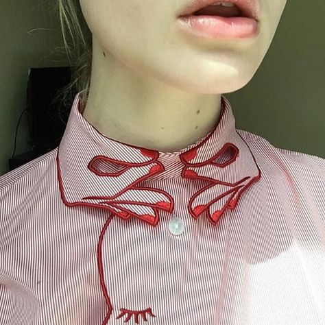 Pola Blus, Detail Couture, Creative Shirts, Elle Fanning, Collar Designs, Mode Inspiration, Fashion Details, Collar Shirts, Diy Fashion