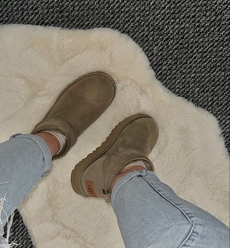 Ulta Mini Ugg, Ultra Mini Uggs Brown, Ugg Ultra Mini Antelope, Ultra Mini Uggs Antelope, Antelope Uggs Outfit, Antelope Uggs, Ugg Antelope, Low Boots Outfit, Brown Uggs Outfit