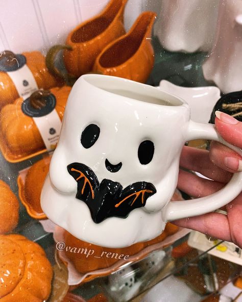 Halloween Mugs, Goth Kitchen, Goth Houses, Birthday Basket, Cute Coffee Cups, Halloween Mug, Halloween Home Decor, Aesthetic Room Decor, Halloween Ghosts