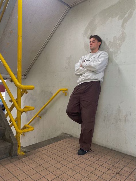 Simple streetwear outfit men, brown parachute pants jaded london ldn, grey champion sweater, adidas superstar, vintage aesthetic Brown Parachute Pants, Adidas Superstar Vintage, Streetwear Outfit Men, Simple Streetwear, Champion Sweater, Mens Outfit Inspiration, Brown Outfit, Streetwear Men, Jaded London