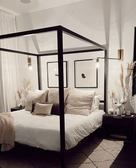 Woman Bedroom Ideas Single, Black Canopy Bedroom Ideas, Tiana Bedroom, Black Canopy Bed, Baddie Bedroom Ideas, Baddie Apartment, Baddie Apartment Ideas, Small Guest Bedroom, Home Decor Apartment