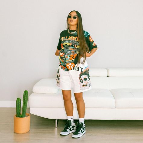 Outfit Jersey, Gangsta Girl Style, Street Style Outfits Casual, Shorts Streetwear, Girl Shorts, Streetwear Fits, Effortlessly Chic Outfits, Streetwear Aesthetic, Tomboy Outfits