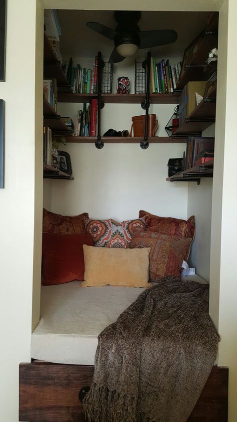 Room Inspo Reading Nook, Secret Cozy Room, Bookshelf Cubby Ideas, Wardrobe Reading Nook, Tiny Reading Room, Bed Nook Aesthetic, Closet Nooks, Reading Cubby, Cozy Reading Nook Closet