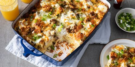 This is an absolutely FANTASTIC brunch recipe. French bread, Italian sausage, two kinds of cheese, and a little white wine flavor this make-ahead breakfast casserole. Bread Italian, Sausage Breakfast Casserole, Make Ahead Breakfast Casserole, Wine Flavors, Brunch Casserole, The Bayou, Chicken And Waffles, How To Cook Sausage, Make Ahead Breakfast