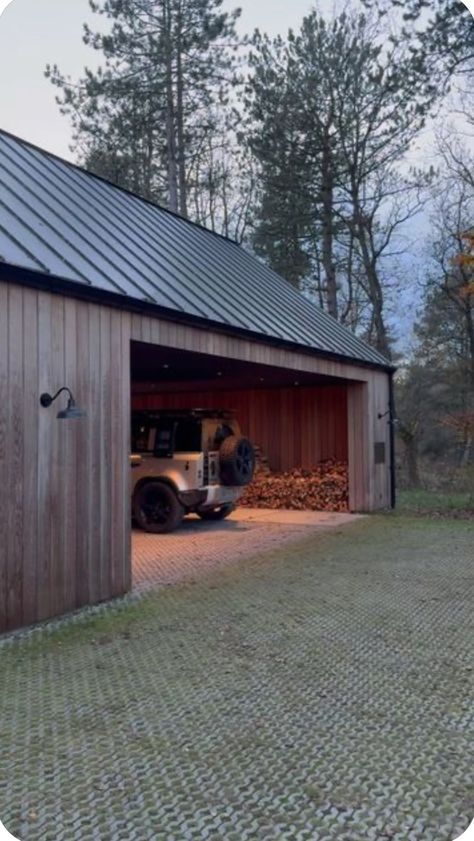 Open Garage, Triple Garage, Modern Cabin Design, Classic Garage, Wooden Garage Doors, Concrete Garage, Farmhouse Garage, Garage Exterior, Car Barn