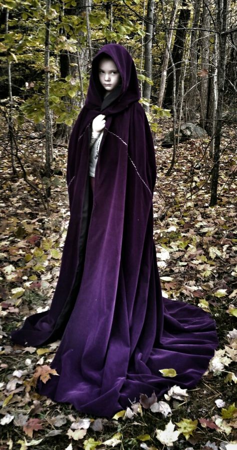 Simplicity Pattern 1582 Velvet Cape Goddess Clothing, Witch Purple, Cyberpunk Outfit, Purple Cape, Goddess Outfit, Velvet Cape, Ren Fest, Witch Design, Hooded Cape