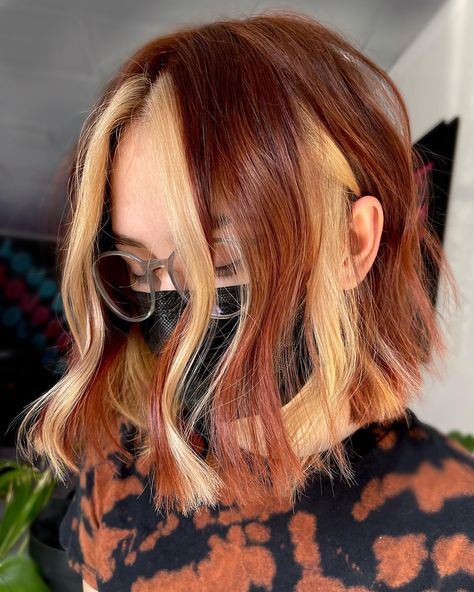 Copper Ginger Hair With Blonde Money Piece, Split Money Piece Hair, Short Copper Hair With Money Piece, Villain Era Hair, Money Piece Copper Hair, Copper Hair With Pink Money Piece, Auburn Hair With Blonde Money Piece, Copper Hair Money Piece, Copper Money Piece Hair