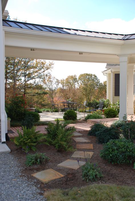 Walkway connecting the garage to the house. So relaxing ! Detached Garage Designs, Carriage House Garage, Garage Addition, Covered Walkway, Garage Remodel, Porte Cochere, Garage Apartments, Office Garage, Garage Ideas