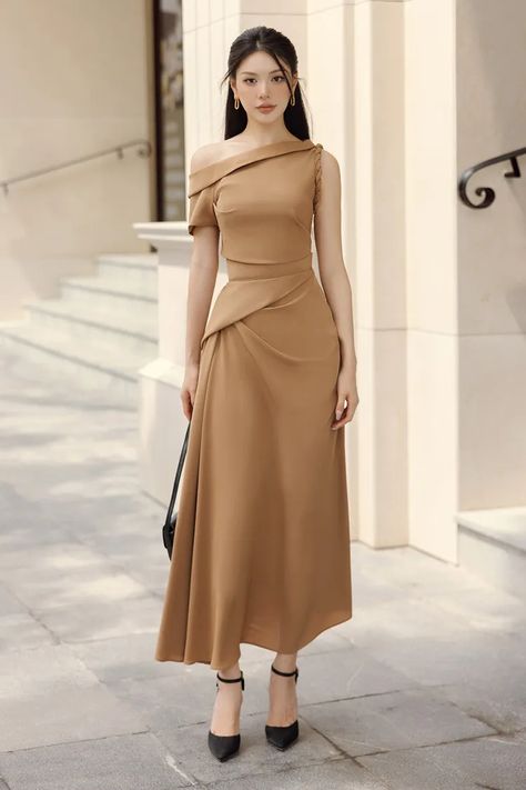 Structured Dress, Mean Blvd, Look Formal, Fashion Top Outfits, Floor Length Dress, Ankle Length Dress, Simple Dress, Fantasy Dress, Floor Length Dresses