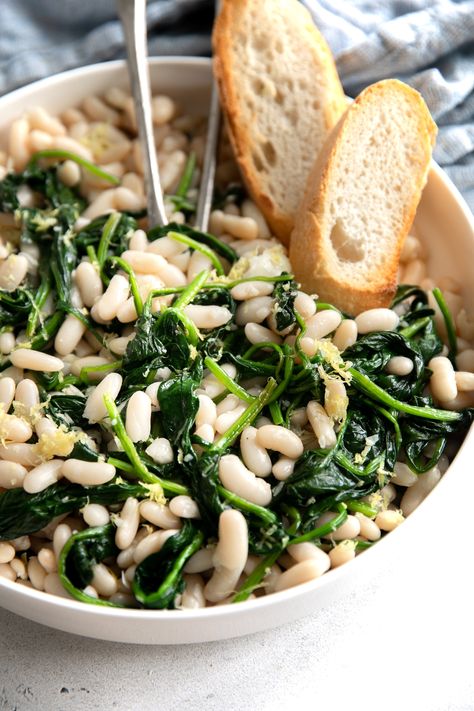 This Cannellini Beans Recipe is an easy and nutritious way to turn dried white beans into a hearty and delicious side dish or lunch. Vegan and gluten-free. Cannellini Bean Recipes, Dry Beans Recipe, Cannellini Beans Recipes, Lunch Vegetarian, Cannellini Bean, Gluten Free Sides Dishes, Lunch Bowl, Beans Recipe, Healthy Veggies