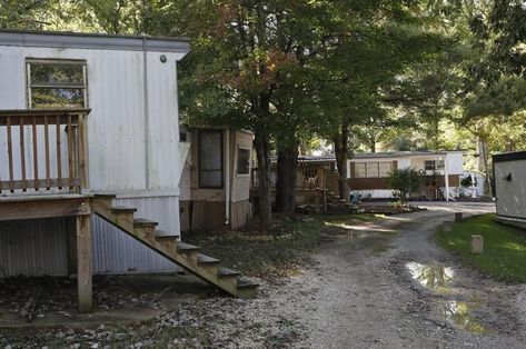 Trailer Trash Aesthetic, Appalachian Gothic, Gothic Tumblr, Trailer Park Trash, Park Aesthetic, Midwest Emo, Trailer Living, Trailer Home, Southern Gothic