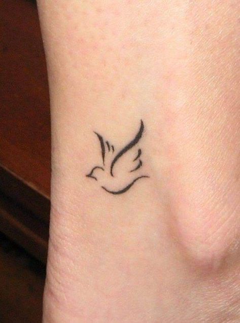 Simple Bird Tattoo, Little Bird Tattoos, Vogel Tattoo, Dove Tattoos, Tattoo Bird, Small Bird Tattoo, Tato Henna, Dove Tattoo, Shape Tattoo