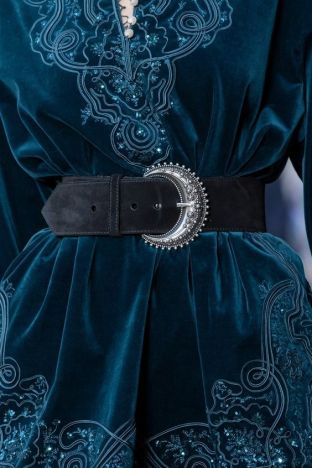 Aesthetic Fantasy Outfit, Moon Aesthetic Fashion, Fantasy Inspired Fashion, Wizard Fashion Aesthetic, Wizard Aesthetic Fashion, Witch Fashion Aesthetic, Spring Whimsigoth, Witch Outfit Aesthetic, Witch Belt