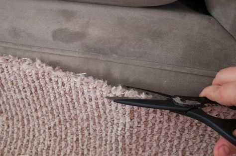 How To Finish Carpet Remnants, Carpet Remnants Diy, Diy Floors, Rug Binding, Camper Repair, Carpet Remnants, Stitching Ideas, Shag Carpet, Duck Tape