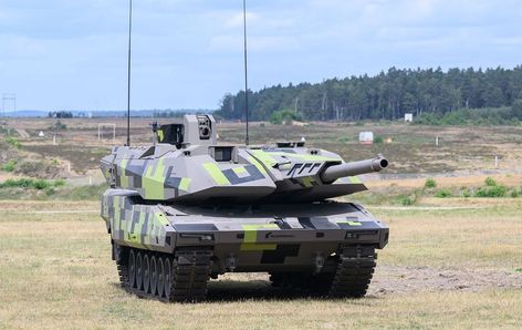 Tank Armor, Military News, German Tanks, Battle Tank, Porsche Carrera, Army Vehicles, Tanks Military, Military Art, Aircraft Carrier