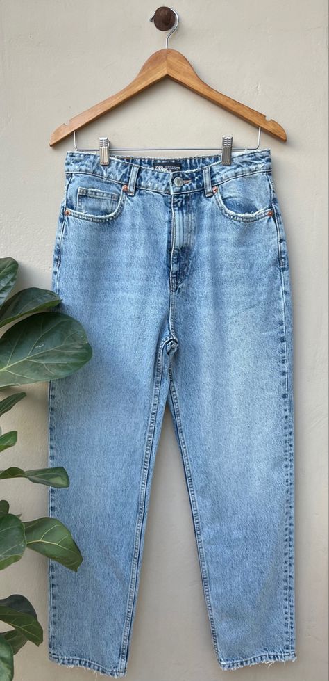 Thrift Clothes Photography, Vinted Outfit, Moon Jeans, Jeans Bordado, Pantalon Boyfriend, Closet Sale, Thrifted Outfits, Sleeveless Short Dress, Clothes Pictures