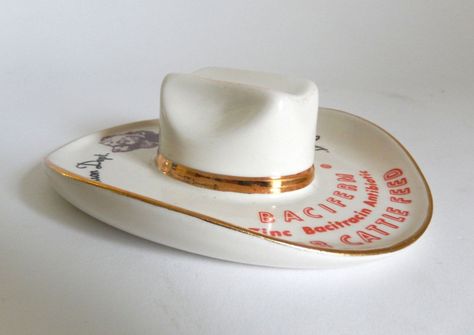 Cowboy Hat Ashtray, Cowboy Hat Pottery, Ceramic Cowboy Hat, Clay Cowboy Hat, Hat Advertising, Sombrero Cowboy, Cattle Feed, Sculpture Art Clay, Clay Diy Projects