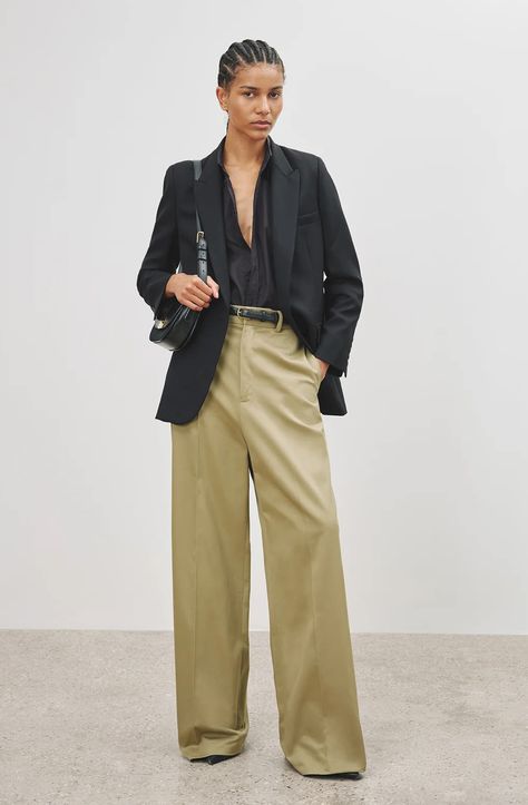 Wide Leg Office Pants, Khaki Trousers Outfit, Beige Wide Leg Pants Outfit, Fall Office Outfits For Women, Trousers Outfit Work, Dressy Pants Outfits, Fall Office Outfits, Meeting Outfit, Wide Leg Pants Outfit