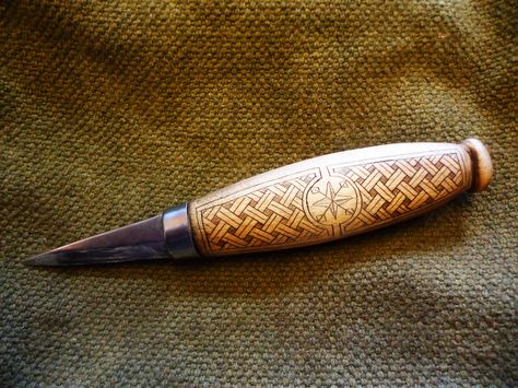 https://flic.kr/p/d9mxv1 | kolrossing |      on my Mora whittling knife. Knife Photography, Carving Knives, Forging Knives, Whittling Projects, Whittling Knife, Wood Carving Tools Knives, Diy Knife, Knife Patterns, Carved Spoons