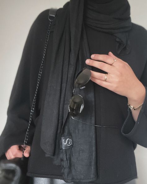 Nowadays, full in love with this ”all black” style 🖤 Wearing the most comfortable INSTANT JERSEY HIJAB in black🖤 #hijabi #hijaboutfit #hijabonlinestore All Black Style, Black Hijab, Jersey Hijab, All Black Fashion, Hijab Outfit, Black Style, All Black, Black Fashion, In Love