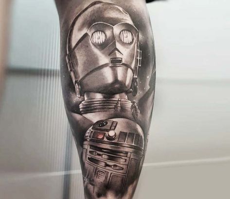 Very nice black and grey realistic tattoo style of C-3PO and R2D2 from the movies Star Wars done by artist Pol Art Tattoo | Post 25815 | World Tattoo Gallery - Best place to Tattoo Arts Black And White Star Wars Tattoo, C3po Tattoo, R2d2 Tattoo, Star Wars Tattoo Sleeve, Falcon Tattoo, Robot Tattoo, Joker Heath, Movie Tattoo, Half Sleeve Tattoos For Guys