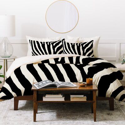 Black And White Minimalist Bedding, Black And White Master Bed Bohemian, Black And White Bed Spread Comforter, Black White Natural Bedding, Black And White Bedding King, Black And White Stripes Bedding, Black And White Bedding Wall Color, Black Pillows Bedroom Target, Christmas Bedding Black And White