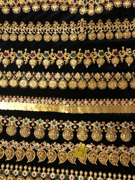 PREMRAJ SHANTILAL JAIN JEWELLERS Gold Jewellery India, Gold Jewelry Simple Necklace, Beautiful Gold Necklaces, Jewelry Mirror, Wedding Jewellery Collection, Antique Gold Jewelry, Gold Bride Jewelry, Gold Jewelry Simple, Gold Fashion Necklace