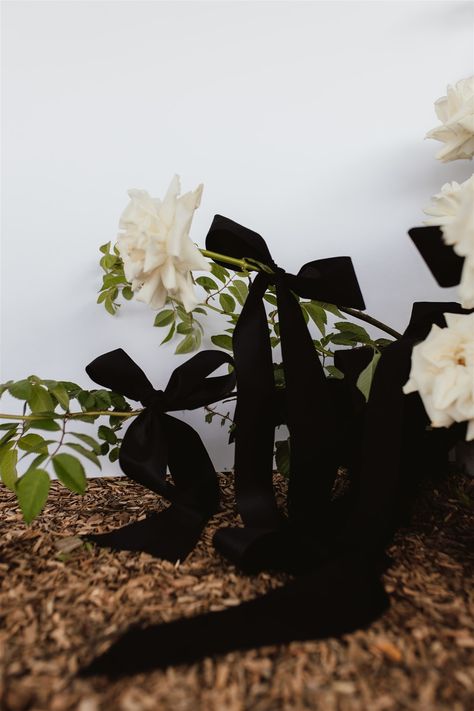 The elegant combination of white roses juxtaposed with the black bow is so impactful. Save this to your Wedding Inspiration folder for ultimate bridal bouquet inspo ✨ Stylist, Planning and Coordination: @rufflesandbells Venue: @coombeyarravalley Photographer: @smokey_oscar Videographer: @ajr_films Florist: @tweedtwigs Linen + Cloth Signage: @clothandconfettievents Dance floor, festoon lighting + backdrop: @feelgoodeventsmelbourne Stationery + Signage: @studiosilva_ Printing: @smadadesignand... Wedding Stylist, Floral Arrangements Wedding, Linen Cloth, Festoon Lighting, Bespoke Wedding, Black Bow, Dance Floor, White Roses, Event Design