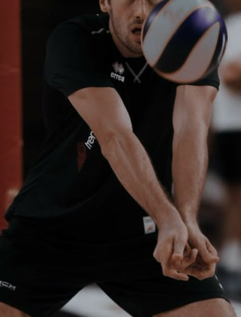 Men Volleyball Aesthetic, Gabe Aesthetic, Volleyball Heart, Volleyball Aesthetic, Vollyball Outfits, Professional Volleyball, His Vibe, Volleyball Photography, Volleyball Wallpaper