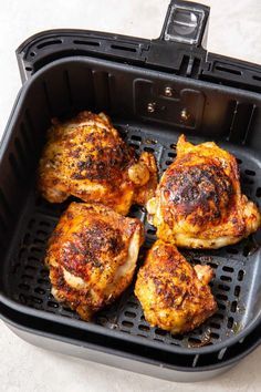 Crispy Air Fryer Chicken Thighs with the best seasoning and crispy skin! Cooking chicken thighs in the air fryer is quick and easy and the chicken comes out perfectly juicy, every time. Use bone in skin on or boneless skinless chicken thighs in this recipe. Vegetables Appetizers, Crispy Air Fryer Chicken Thighs, Air Fryer Recipes Chicken Thighs, Crispy Air Fryer Chicken, Cooking Chicken Thighs, Dinners Healthy, Air Fryer Chicken Thighs, Chicken Breast Crockpot Recipes, American Foods