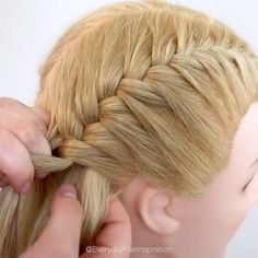 French Braid Step By Step, Braid Step By Step, French Braid Short Hair, How To French Braid, Video Hairstyles, Braids Step By Step, Braiding Your Own Hair, Braided Ponytail Hairstyles, Hair Braid Videos