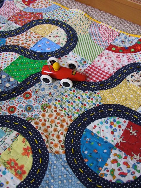 race track quilt Wee Wonderfuls, Road Quilt, Car Quilt, Drunkards Path, Kids Quilts, Classic Quilts, Childrens Quilts, Baby Boy Quilts, Cute Quilts