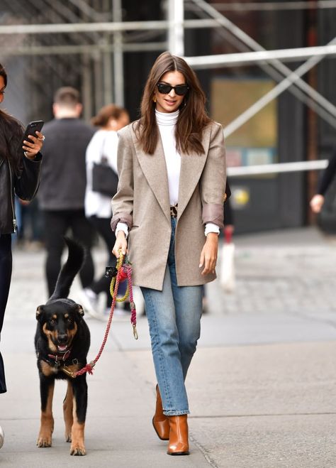 Emily Ratajkowski Boots, Stylish Jeans Outfit, Emily Ratajkowski Outfits, Lily Allen, Zara Boots, Stylish Jeans, Double Denim, Outfit Jeans, Outfit Trends