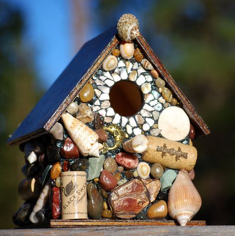 Tropical Mosaic Birdhouse with Ocean agates by WinestoneBirdhouses Tropical Mosaic, Wine Cork Birdhouse, Mosaic Birdhouse, Beach Mosaic, Birdhouse Garden, Cane Decor, Wooden Mosaic, Nuthatches, Gum Drop